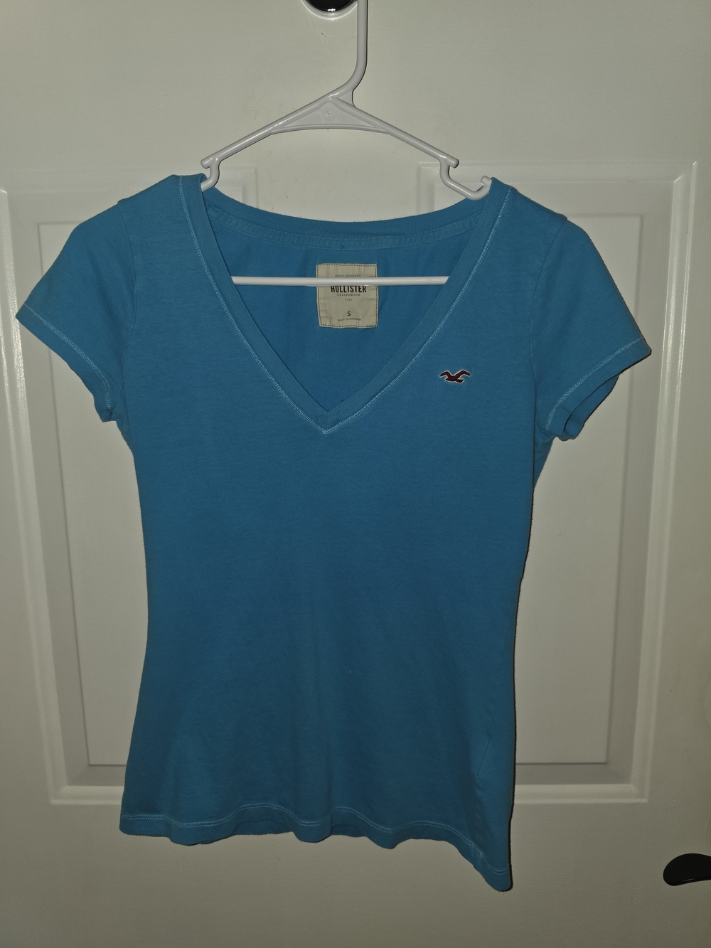 Hollister Women's Teal V-Neck Tee
